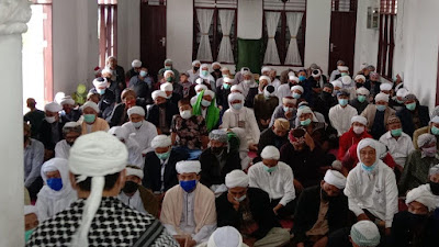 Jamaah Tarekat Naqshabandiyah Laksanakan Shalat Idul Fitri Hari ini