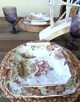 Setting a traditional Fall tablescape that's quick and easy! 