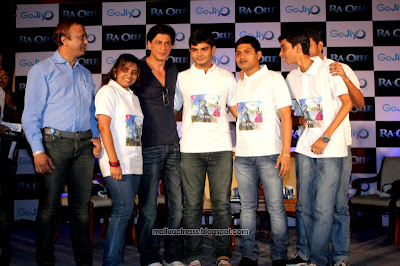 Shahrukh Khan at Gojiyo Ra.One Contest Winners event