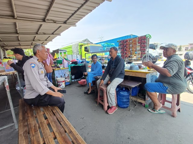 Kapolsek Kskp Banten Polres Cilegon Laksankan Kegiatan Jum'at Curhat Bersama Karyawan Pelabuhan KIP Cigading