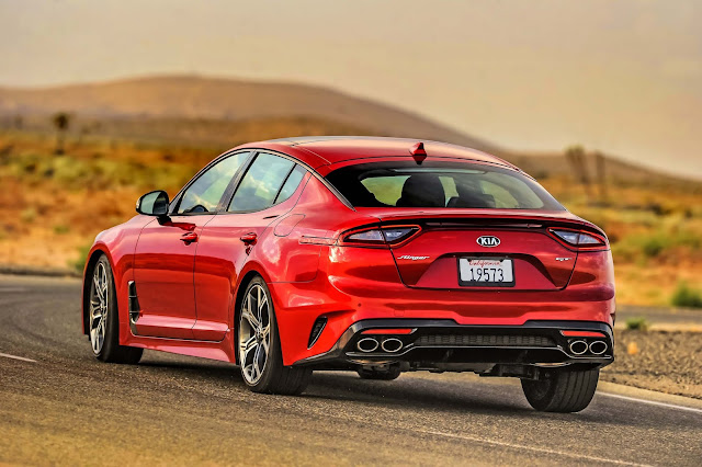 Rear 3/4 view of 2018 Kia Stinger GT2 AWD