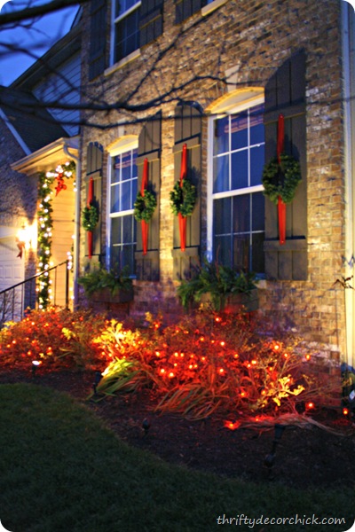traditional outdoor holiday decor