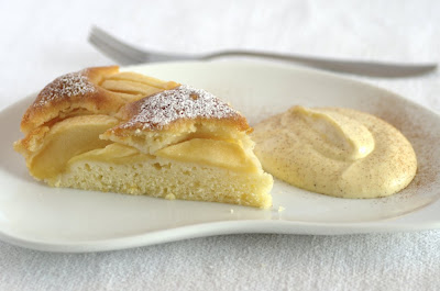 Torta di mele con crema chantilly alla cannella