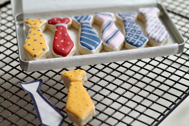 Bow tie cookies, Father's Day decorated cookies , galletas del dia del padre, shirt cookies, toolbox cookies, gingerbread cookie House, the cookie couture channel