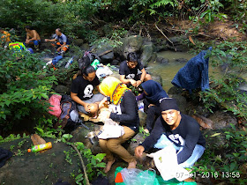 Makan siang di arter Katak Samboja