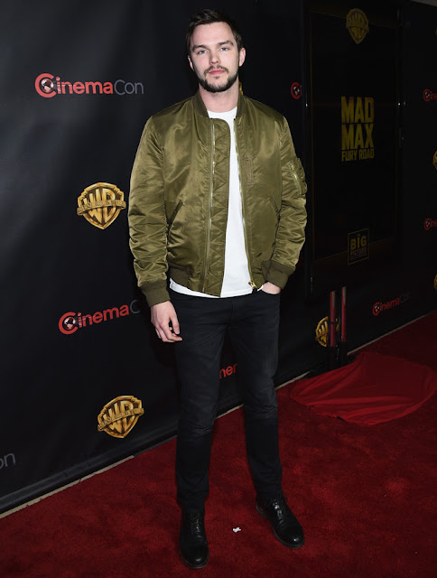 nicholas hoult, celebrities, moda masculina, iconos de estilo, perfil de estilo, actor de cine, cinemacon