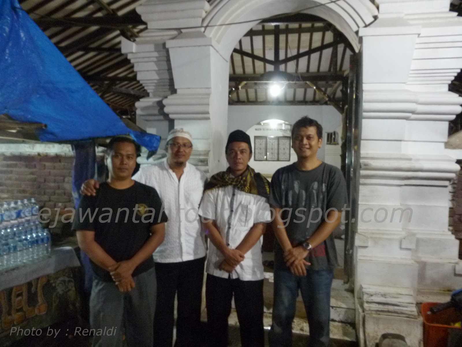 http://ejawantahtour.blogspot.com/2013/12/wisata-malam-di-kawasan-kabupaten.html