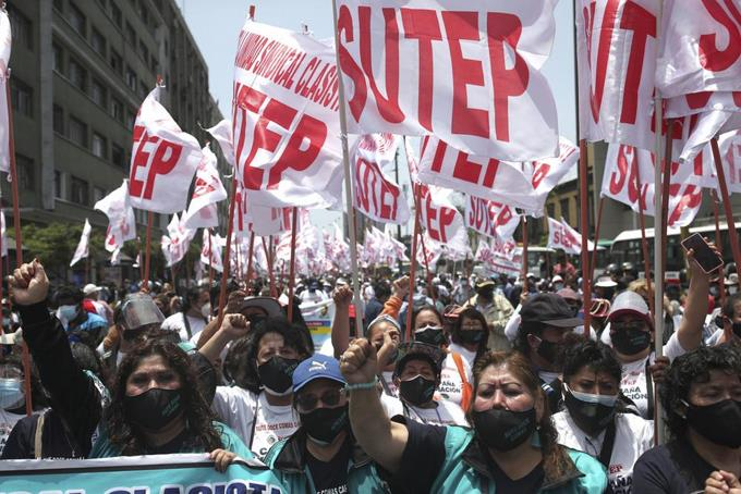 Presentan demanda para destituir al Presidente de Perú