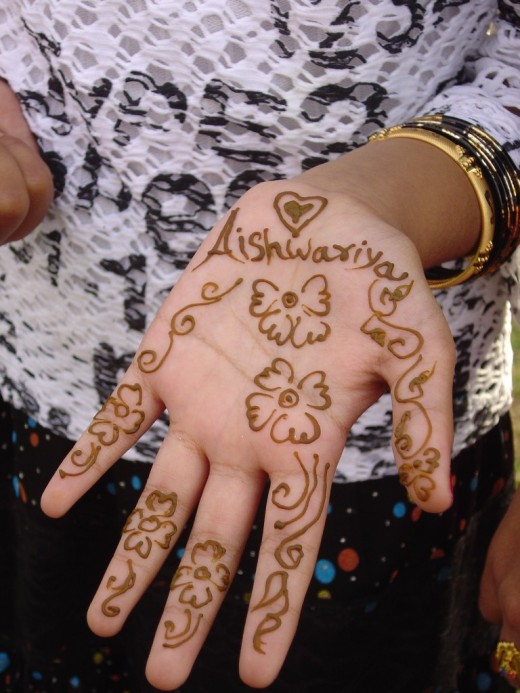 2011 Pakistani Mehndi Design for Hand