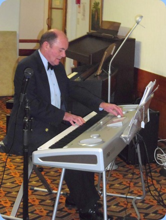 Our special guest artist for the evening was Peter Parkinson. Peter brought along a Korg Pa588 fully-weighted 88 note arranger piano. Peter is the Manager of Music Planet Botany (09) 265 0230. Wonderful orchestrations and wonderful choice of music and impeccably presented!