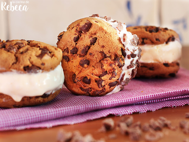 Helado de vainilla (en sándwich de cookies)