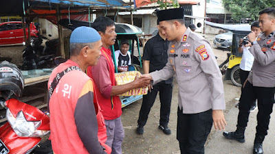 Tak Hanya Warga Buta Jadi Sasaran Baksos, Tukang Bentor Juga Jadi Sasaran Bantuan Sosial dari Kapolres Soppeng