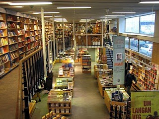 mal og menning reykjavik bookstore