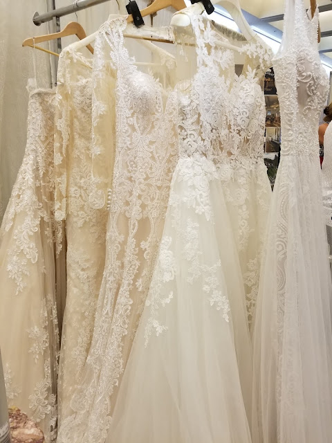 A Wedding and Bridal fair A Stylish Love Story Fashion Blog style blog California lifestyle blogger bridal dresses brides bridesmaids lace embellished dresses bridal expo wedding decor wedding flowers 