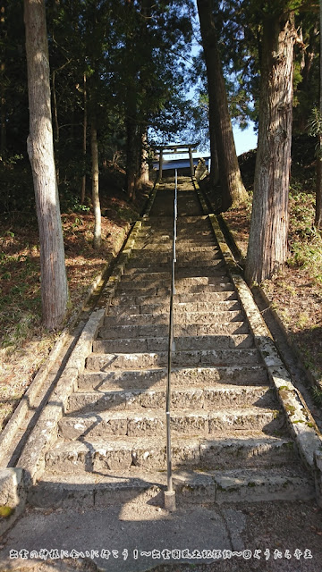 兎比神社　参道階段