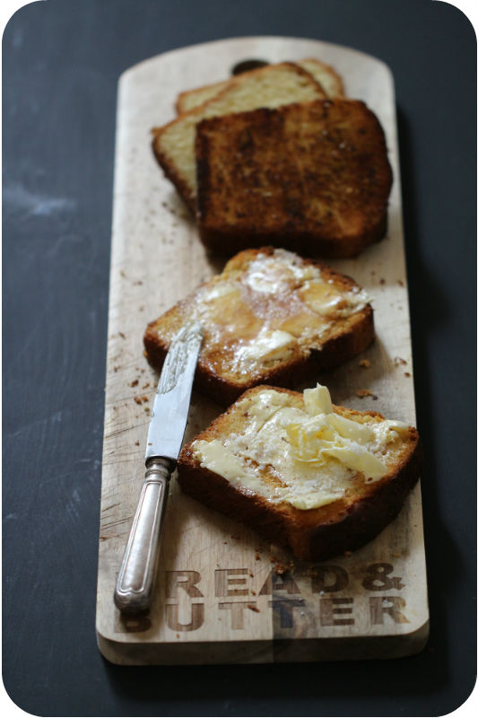 Brioche – das beste Rezept, das ich kenne! Gebacken in der schönsten Brotbackform der Welt aus Gusseisen von Petromax | Arthurs Tochter kocht. Der Blog für Food, Wine, Travel & Love #brioche #hefebrot #ofen #backofen #gebacken #frühstück #französisch #einfach #petromax #gusseisen #brot_backen #sandwich #buns #knitting #french_toast #toastbrot #brot #breakfast #dessert