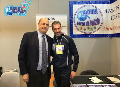 Il Presidente della Regione LAZIO Nicola Zingaretti in visita  allo stand dell'Associazione ARGOS Forze di Polizia - Maratona di Roma 2018