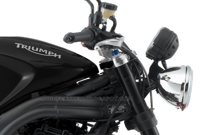 NEW TRIUMPH SPEED TRIPLE SE NEW TRIUMPH SPEED TRIPLE SE