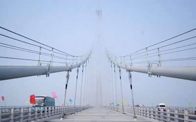 China Opens World's Longest Sea Bridge Seen On coolpicturesgallery.blogspot.com