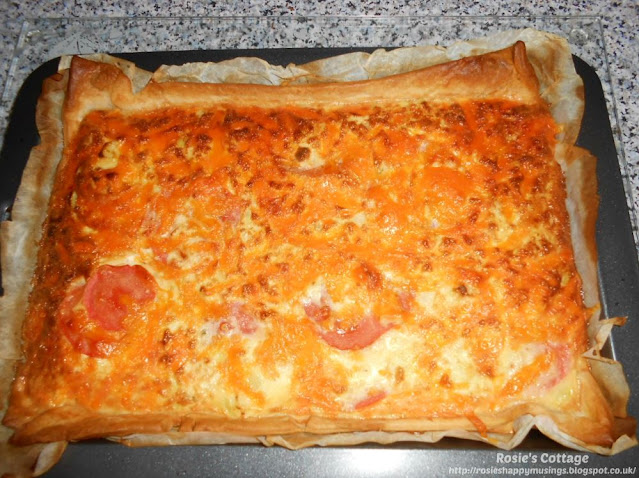 Quickest, easiest, yummiest, cheese and tomato quiche: Share with loved ones and enjoy honeys.