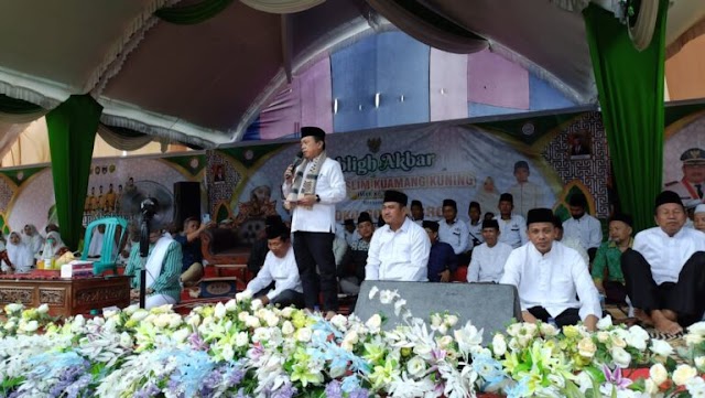  Hadir di Tengah Ribuan Warga Kuamang Kuning, Al Haris Hadiahi 2 Jamaah IMKK Umroh Gratis