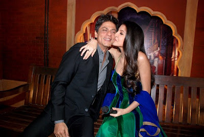 Shahrukh Khan Kissing Scenes, SRK Kissing, Shahrukh Khan Pics, Shahrukh Khan Wallpapers, Shahrukh Khan Hot Pictures, Shahrukh Khan Hot Images, Bollywood News