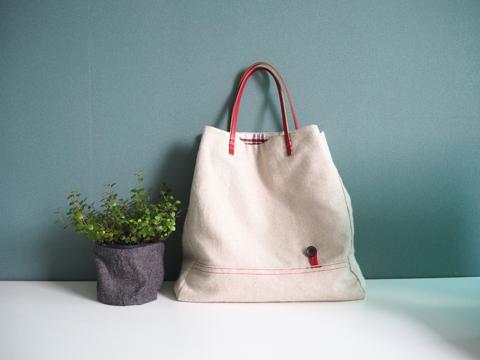 Sew a tote bag with leather handles.  Photo Tutorial