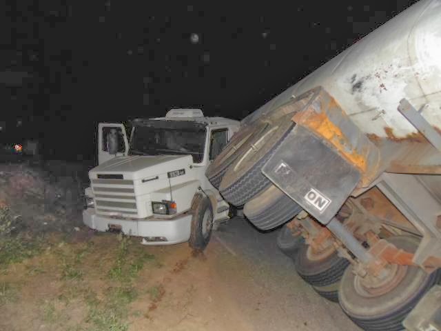 Jumento na pista provoca acidente com carreta conduzida pelo músico Beto Batera na PE-160