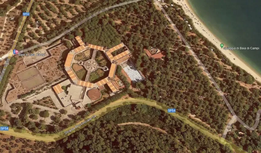 Ecomostro di Baia dei Campia dal satellite