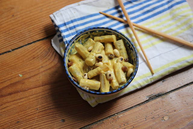 Salade de salsifis au curry, raisins secs et amandes