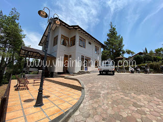 Villa TR Kota ( Private Pool & Billiard, View Bagus ) Istana Bunga