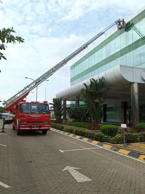 rental skylift surabaya