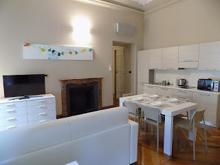https://www.booking.com/hotel/it/piazza-vittorio-luxury.html?aid=1383293&no_rooms=1&group_adults=1