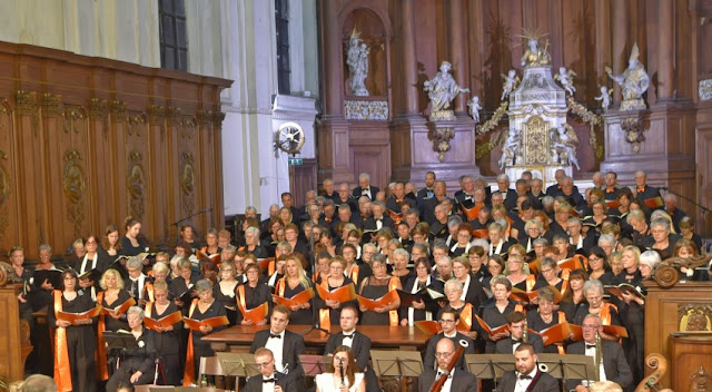 Les 3 chorales: la Chorale A Capella de Chauny, les Brussels International Singers et les Amis de Mozart de Mons.