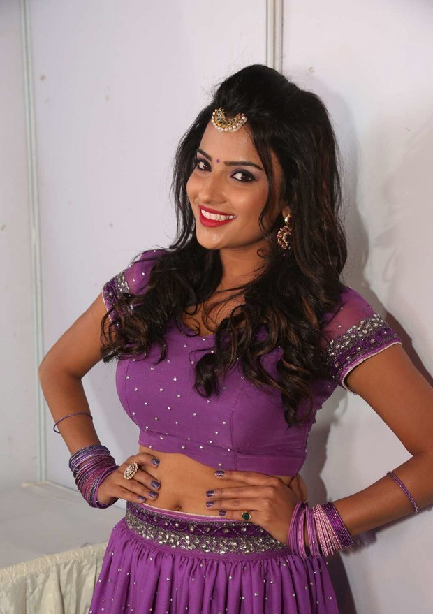 models hot photos in saree