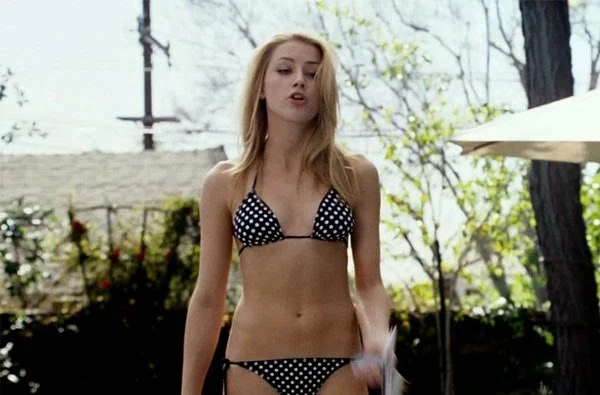 Amber Heard Sexy Bikini Photos