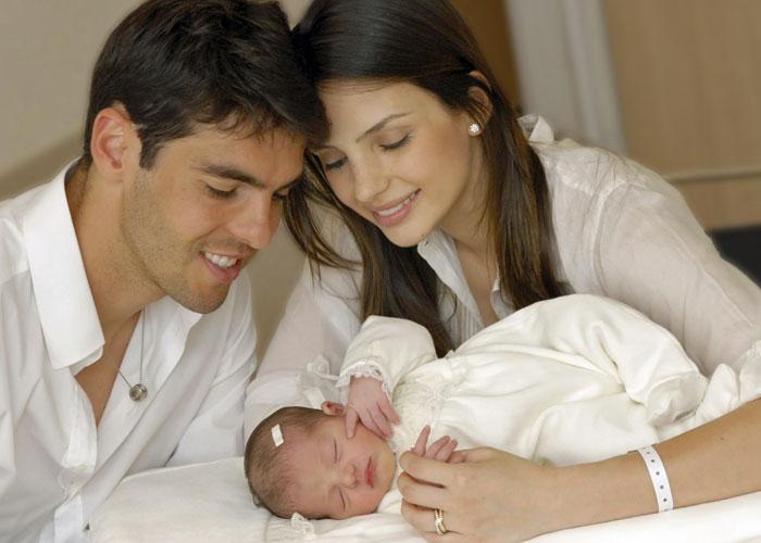 pics of kaka and his wife. Kaka with his newborn daughter