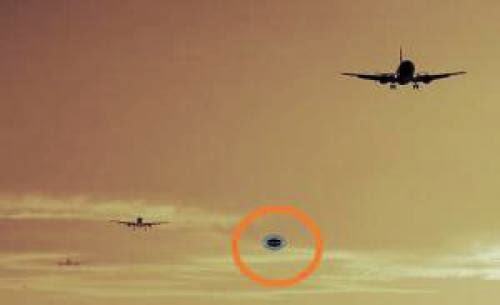 Pilot Spots Ufo On Approach To Kansas City Airport