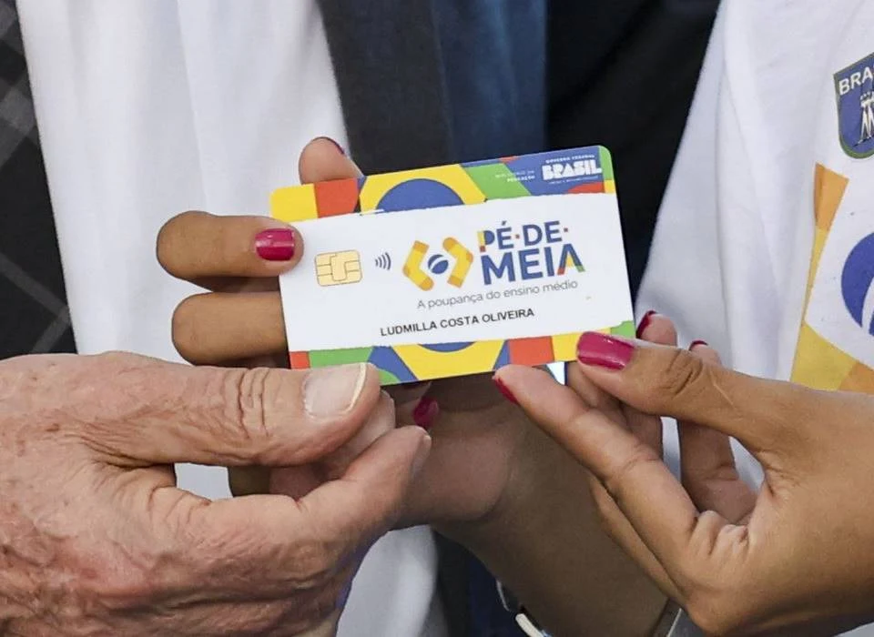 Pagamentos do Pé-de-Meia estão garantidos e começarão na próxima terça-feira (25) | Foto: MARCELO CAMARGO/AGÊNCIA BRASIL
