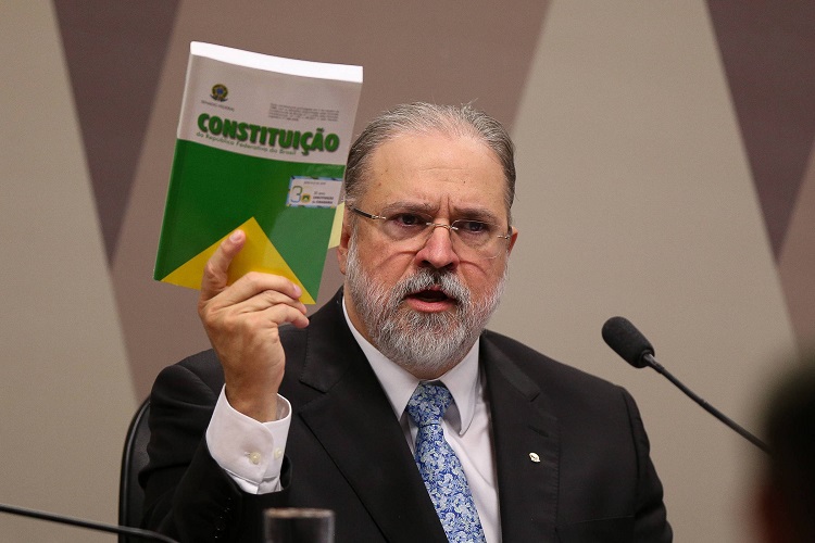 PGR Augusto Aras é contra a legalização do aborto