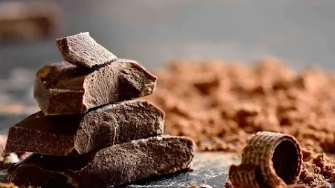 7 Surprising Health Benefits of Dark Chocolate