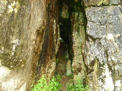 Raven's Rift is choked with clay and boulders