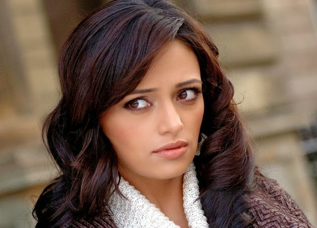 Roshni Chopra HD Wallpapers Free Download