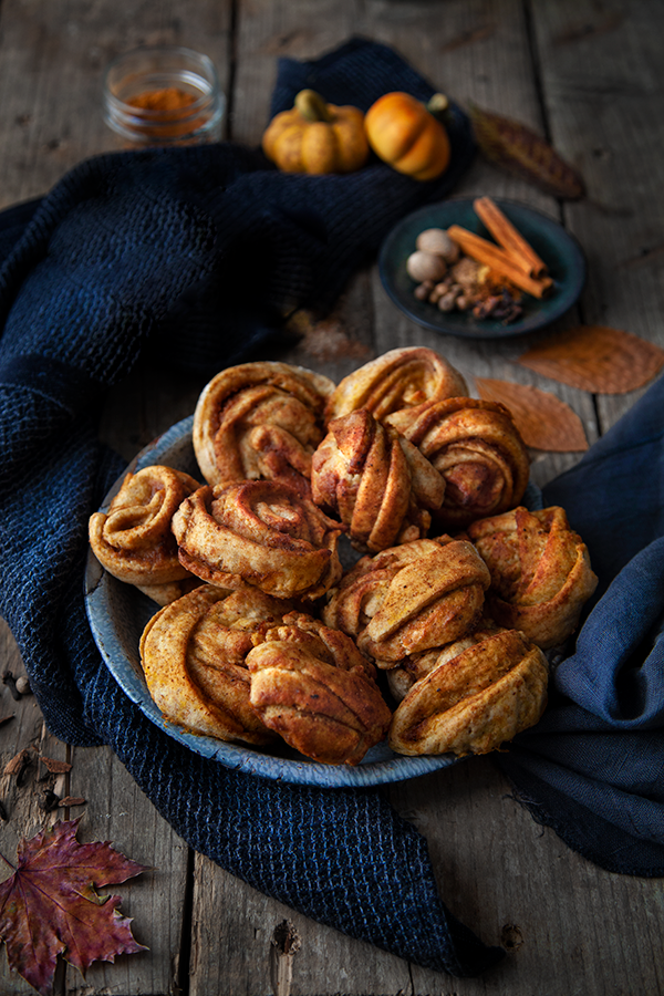 Pumpkin spice mini rolls