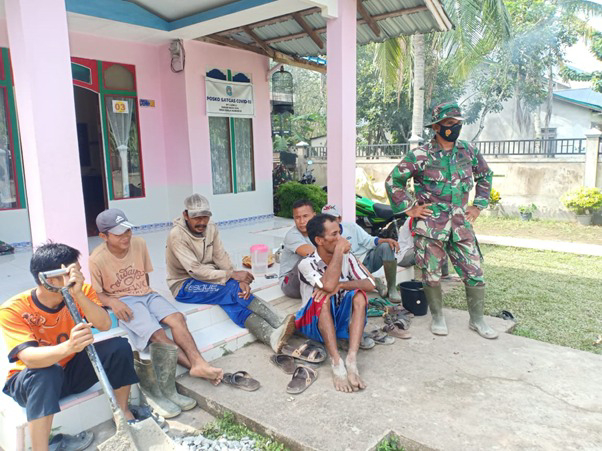 Biar Hasil Program TMMD Ke-111 Kodim 1207/Pontianak Maksimal, DanSSK Bincang Santai Bersama Warga