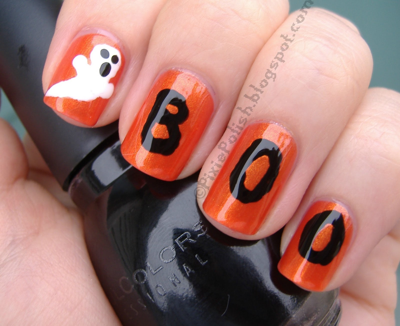 this is yet another rather simple halloween nail art design the only 