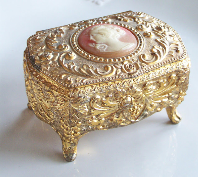 Elegance of living: Jewellery Box Designs