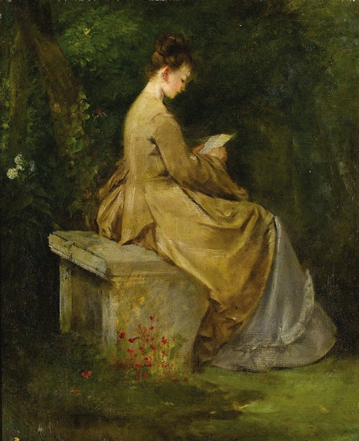 Mujer leyendo una carta sentada en un banco
