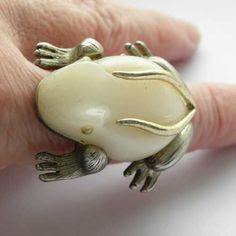 Cream frog ring chunky