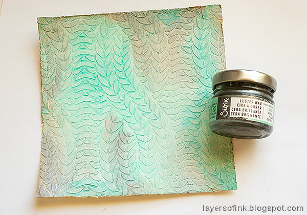 Layers of ink - Knitting Card Tutorial by Anna-Karin Evaldsson. Apply Texture Paste through the Simon Says Stamp Chunky Knit stencil. Apply Sizzix Luster Wax.